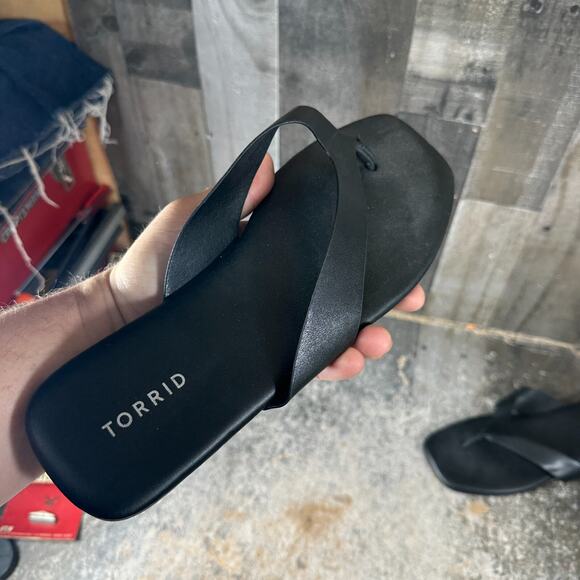 Torrid Square Toe Thong Cushioned Sandal Wide Width Black Women's 12WW - Picture 6 of 10